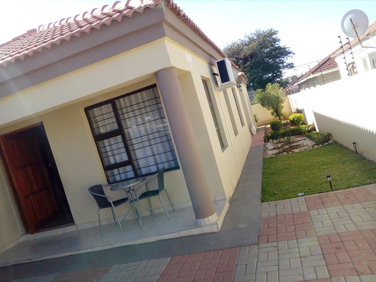 Tap'S Home Away From Home Gaborone Exterior photo