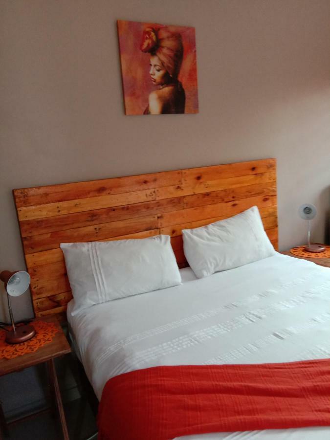 Tap'S Home Away From Home Gaborone Exterior photo