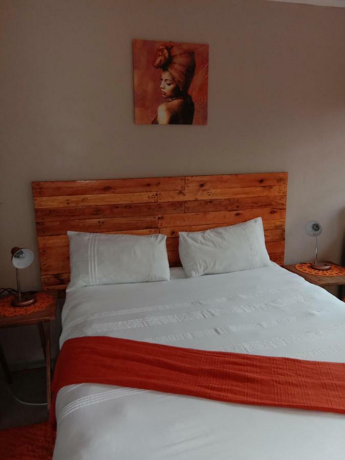 Tap'S Home Away From Home Gaborone Exterior photo